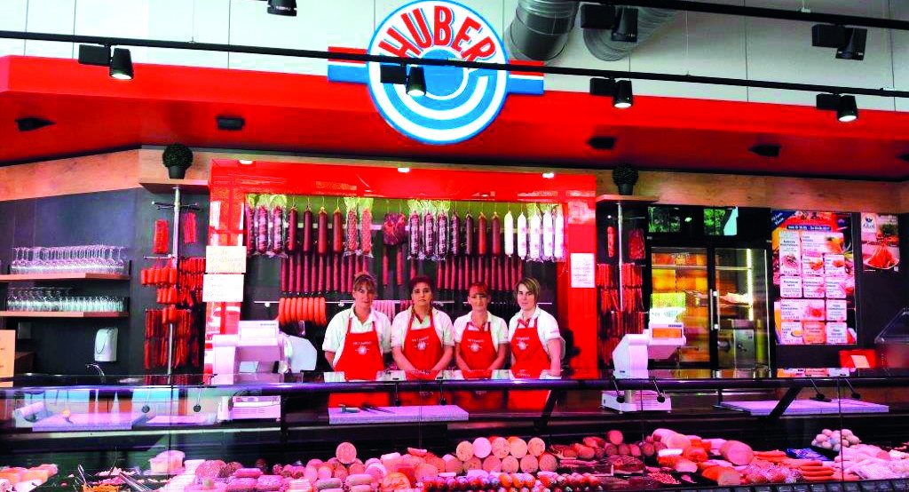 Team an der Wursttheke der Metzgerei Huber